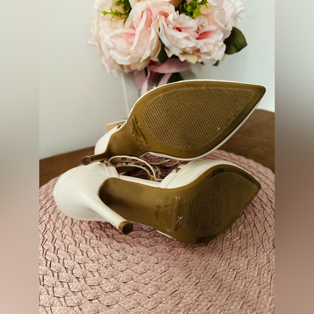 Heels - Picture 4 of 4
